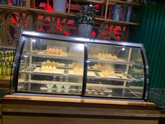 面包甜点陈列柜-名羊天下·火锅烧烤自助料理(镇明路店)