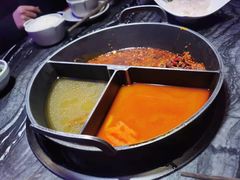 小嫩牛专利T型锅（一锅三吃）-热火朝天鲜切牛肉火锅(南强街巷店)