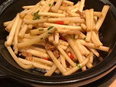 钵子花生苗-陈大锅·岳阳鱼馆·地道岳阳菜(美食街店)