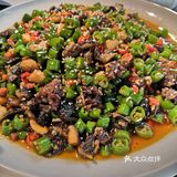 上面撒了一点新鲜橙皮颗粒，很解腻。独特的甲鱼做法