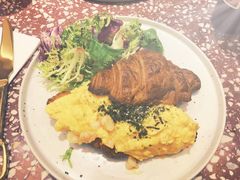 可颂配鲜虾滑蛋-Toris(LuOne凯德晶萃广场店)
