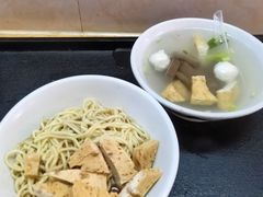 -松树干拌面店