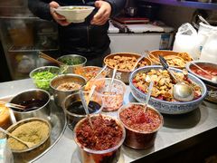 -爆炸头阿姨小四川正宗川味小吃(无任何分店)