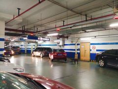 场地-百联中环购物广场-停车场