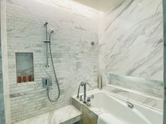 -上海滴水湖皇冠假日酒店