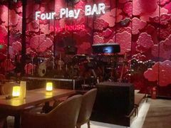 -FOUR PLAY BAR