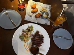 -卡普里披萨·牛扒·下午茶