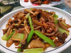 炒菌菇-红樽舫湖州菜.湖景餐厅(太湖渔人码头店)