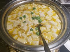 蟹粉豆腐-吴越荣记苏州菜·松鼠桂鱼(月光码头店)
