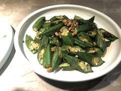 干菜肉末炒秋葵-新白鹿餐厅(金鹰新街口店)