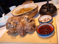 -巷子里小酒馆(繁荣路店)