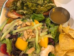 青酱鸡肉可颂三明治配冰草沙拉-HELLO 27 意面·沙拉·帕尼尼