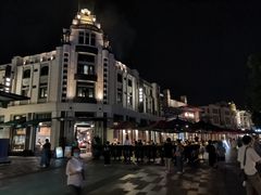 -奕欧来上海购物村停车场