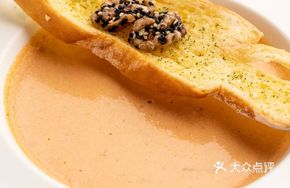 Lobster Soup with Garlic Bread