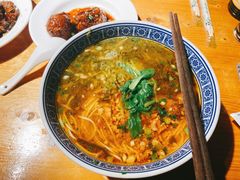 辣肉面加雪菜和毛豆-沪西老弄堂面馆(定西路店)