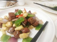 尖椒藕尖炒牛肉粒-品香菜馆(旗峰路中侨大厦店)