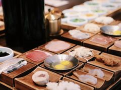 铜米·来吃一碗好米线-银米·云南传统过桥米线(双廊黑金冠店)