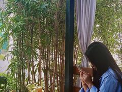 -彳亍咖啡·这里(水湾路店)