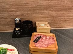 -牛YO寿喜烧·铁板烧和牛火锅自助(市府恒隆店)