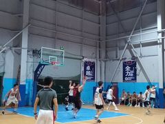 -顶峰篮球俱乐部(南头店)