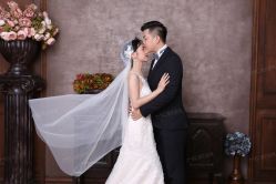-现代经典婚纱摄影