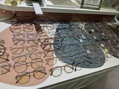 -GOOMI久米眼镜·蔡司·依视路·明月官方授权店(龙德紫金店)