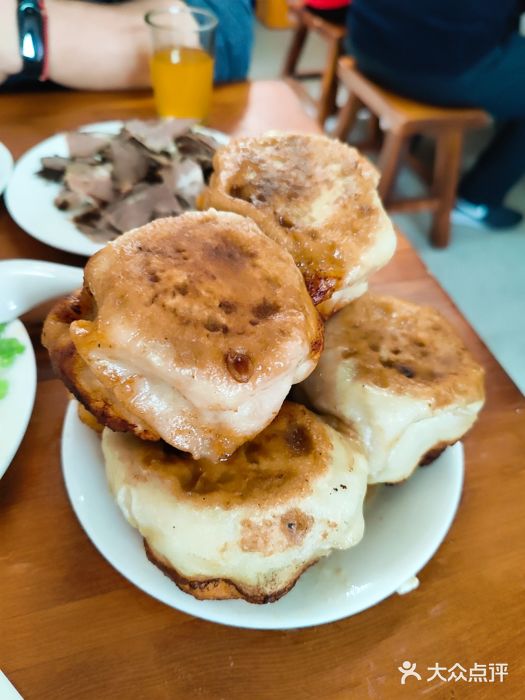 宝瑞门钉肉饼店门钉肉饼图片