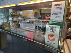 面包甜点陈列柜-老黄记手撕烤兔(玉林街店)