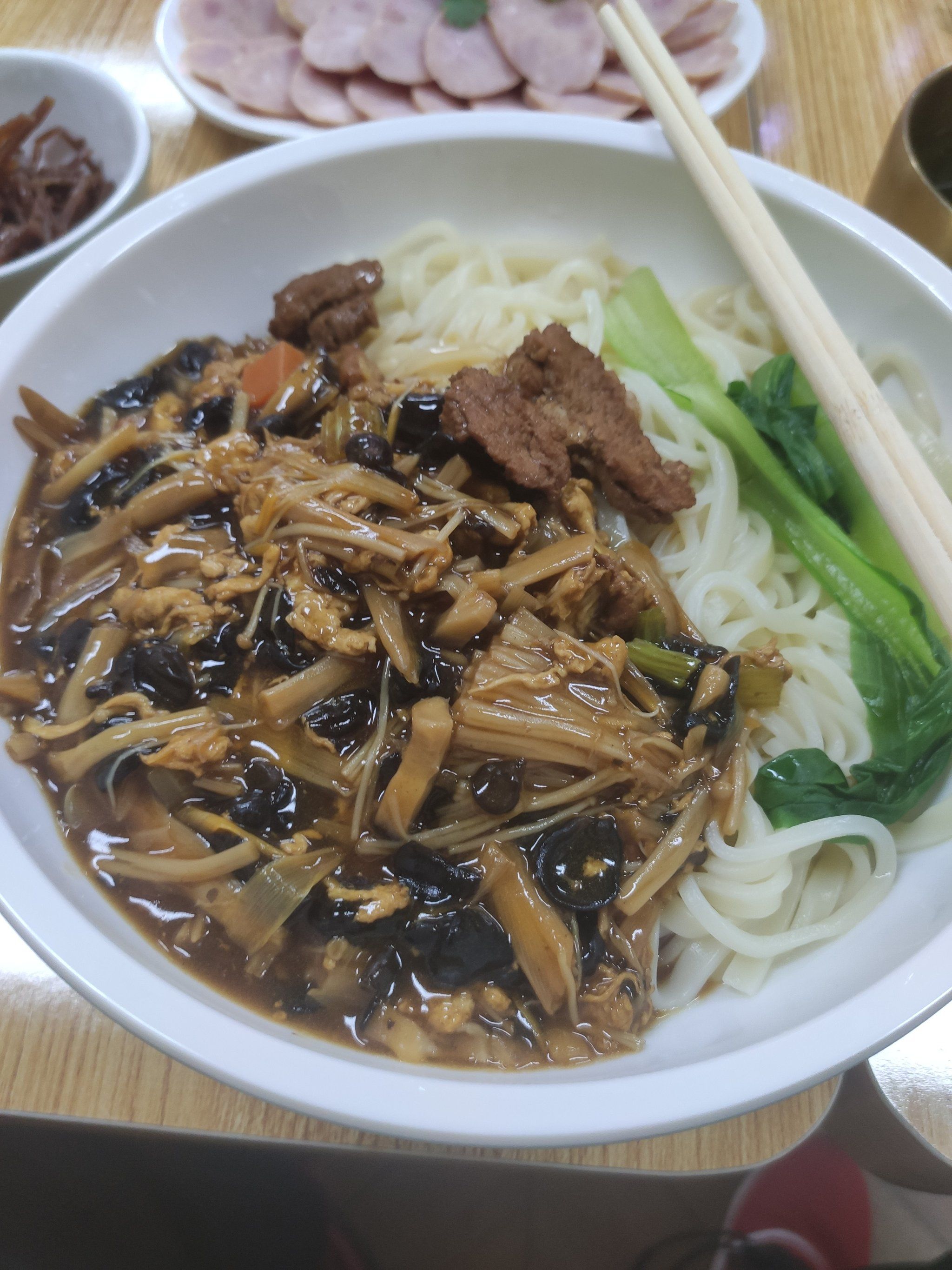 特别好吃的老北京打卤面,打卡还送驴打滚