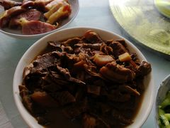 笋干烧肉-天乐农家鱼头王(天目湖店)