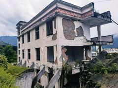-四川汶川特大地震漩口中学遗址