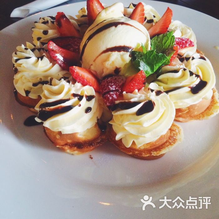 草莓冰淇淋华夫