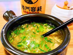 现熬羊杂汤-隆门客栈·西北小吃手工面(丰盛町商业步行街店)