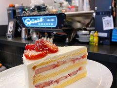 草莓奶油蛋糕-black rainbow coffee