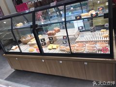 面包甜点陈列柜-仟吉(星汇维港店)