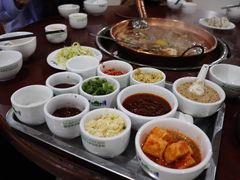 制作沾水的调料-朝伟清真铜瓢牛肉馆(三十年老·店)