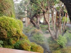 -Chom Cafe and Restaurant