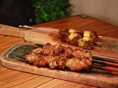 红柳羊肉串-阿里家·新疆烤肉酒場 by MIG