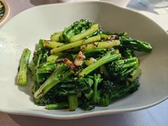 榛蘑酱炒西兰苔-盛百味·家宴餐厅(霸州分店)