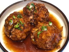 鸭蛋黄狮子头-梅飞酒家(名辉豪庭店)