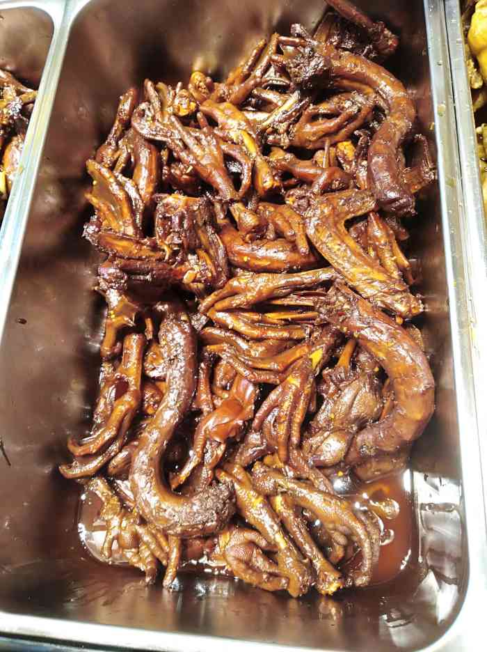 路先生川卤现捞(蜀汉路店)-"这条路上有好几家卤菜店,好像就这一家没