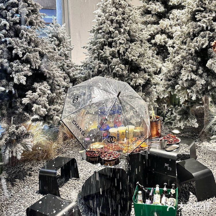 哈尔滨下雪的烧烤店也太浪漫了～