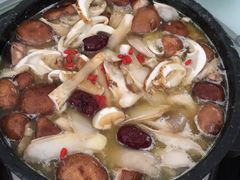 -南渝食府.墨脱石锅松茸鸡