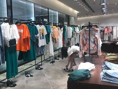 -URBAN REVIVO(高德置地广场·春广场店)