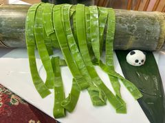 -刘姐啤酒鱼民族演艺餐厅(西街总店)