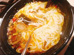 经典酸菜肉丝米线-乡村基(杨家坪建设店)