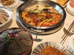 -茅草房·河畔园林火锅