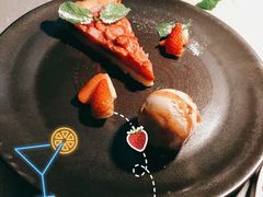 新鲜草莓塔配开心果-Mercato莫卡多露台餐厅与酒吧(K11店)