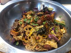 -愉肴麻辣香锅(中山路店)