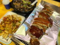 花生焖黄鳝-东方之猪四更烤乳猪(金垦总店)